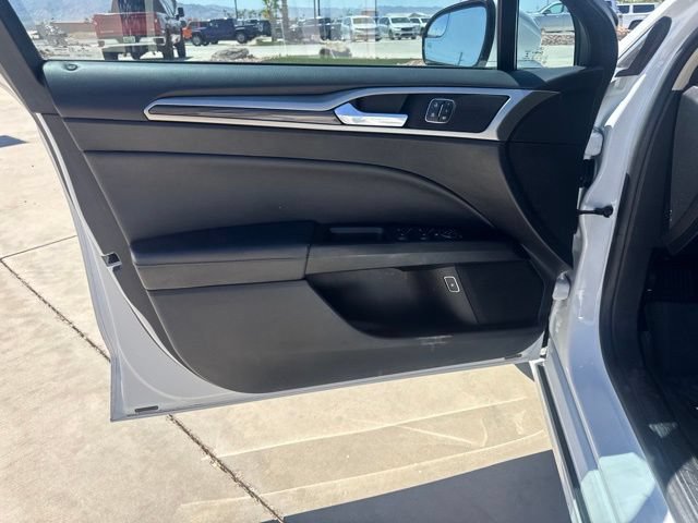 Used 2017 Ford Fusion Energi SE FWD image 18