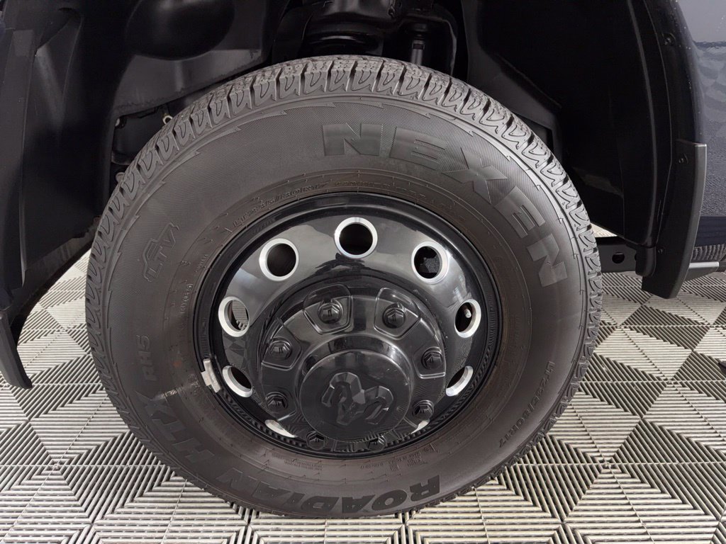 Used 2025 RAM 3500 Laramie AWD/4WD image 13