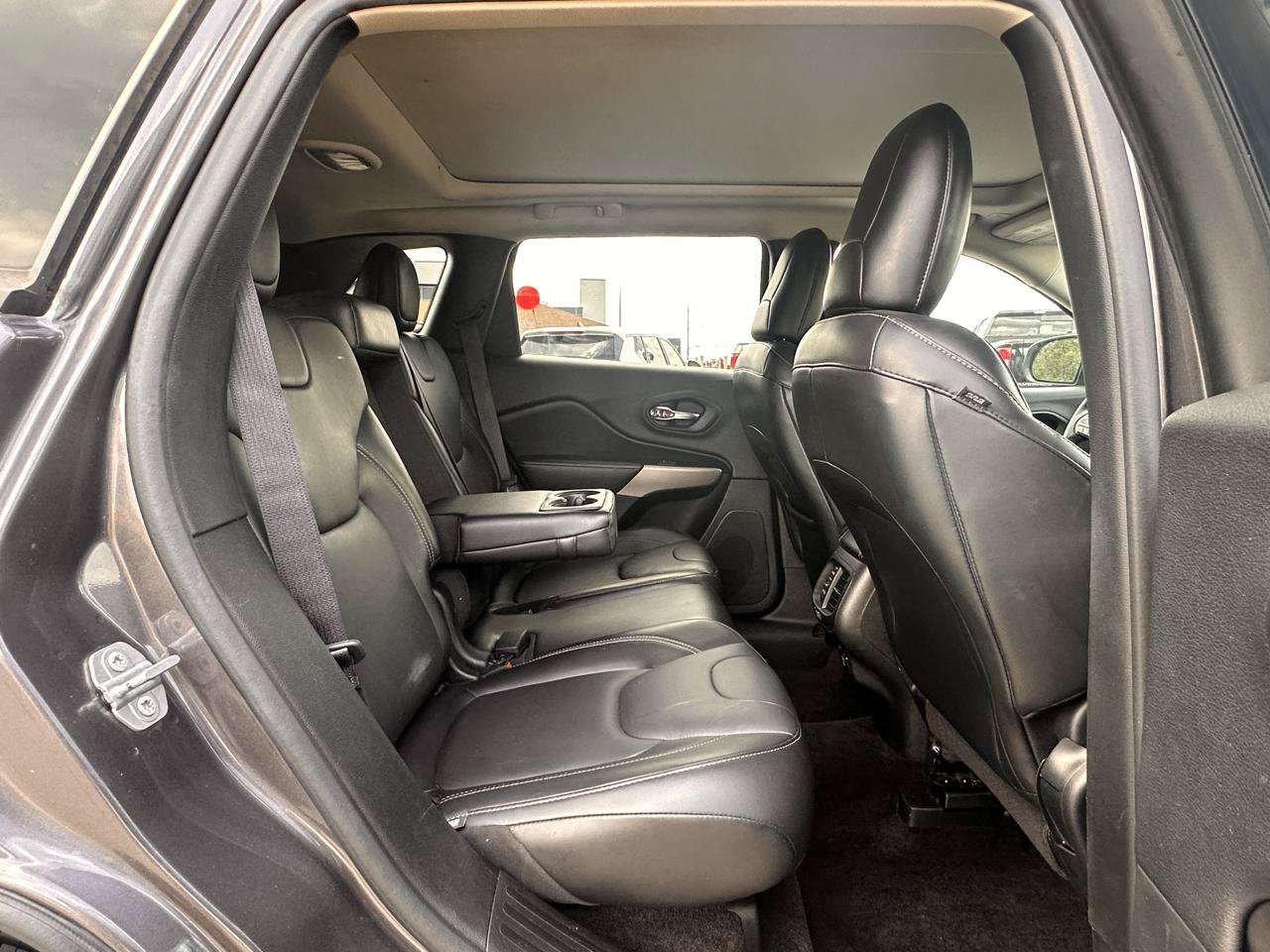 Used 2018 Jeep Cherokee Limited w/ High Altitude Package AWD/4WD image 30