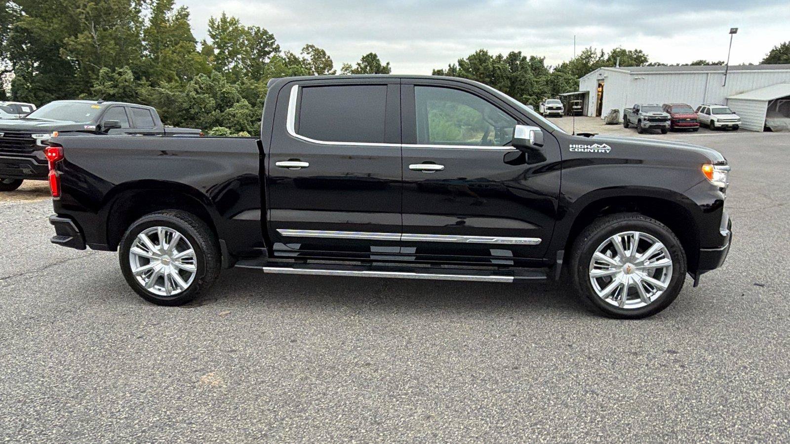 New 2026 Chevrolet Silverado 1500 High Country w/ High Country Premium Package AWD/4WD image 8