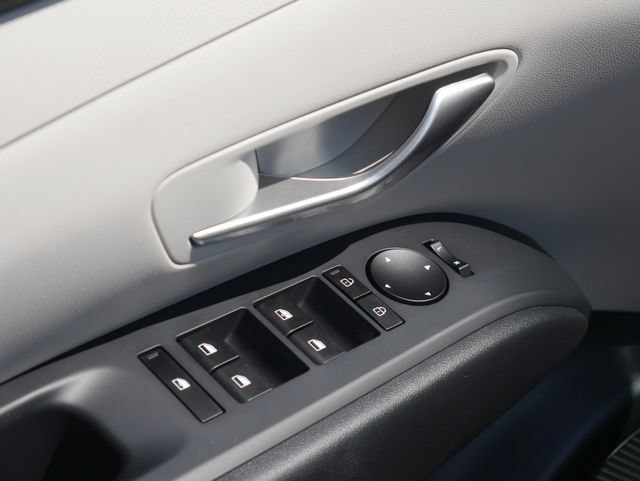Used 2025 Hyundai Tucson SE AWD/4WD image 12