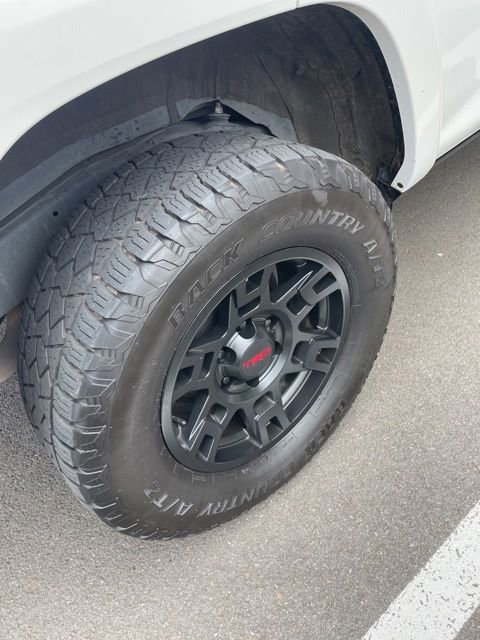 Used 2022 Toyota 4Runner TRD Off-Road Premium AWD/4WD image 25