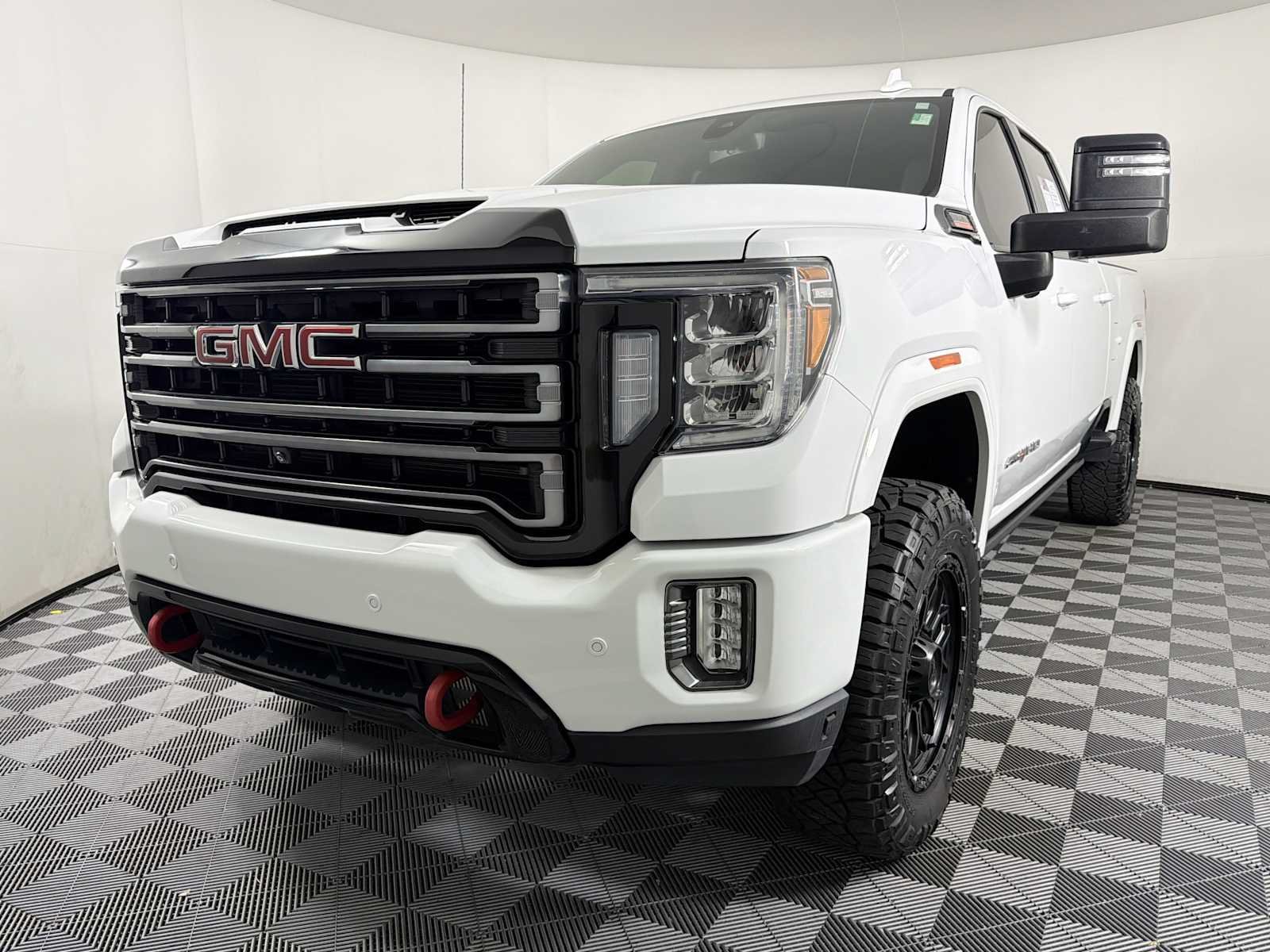 Used 2022 GMC Sierra 2500 AT4 w/ AT4 Preferred Package AWD/4WD image 3