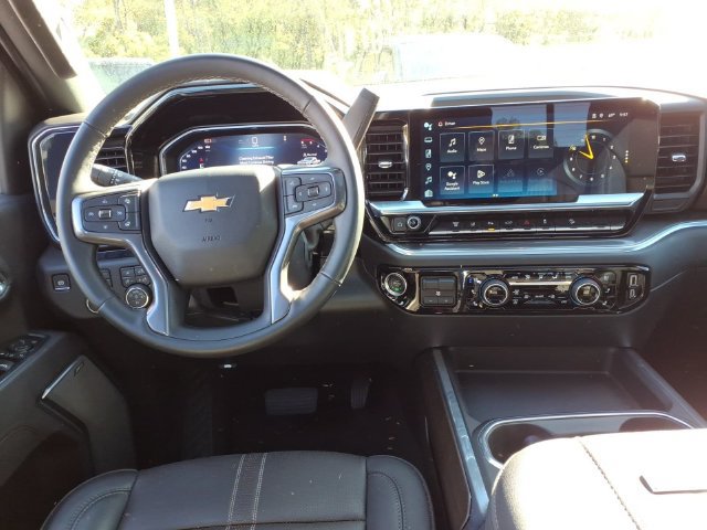 Used 2026 Chevrolet Silverado 2500 High Country w/ High Country Premium Package AWD/4WD image 7