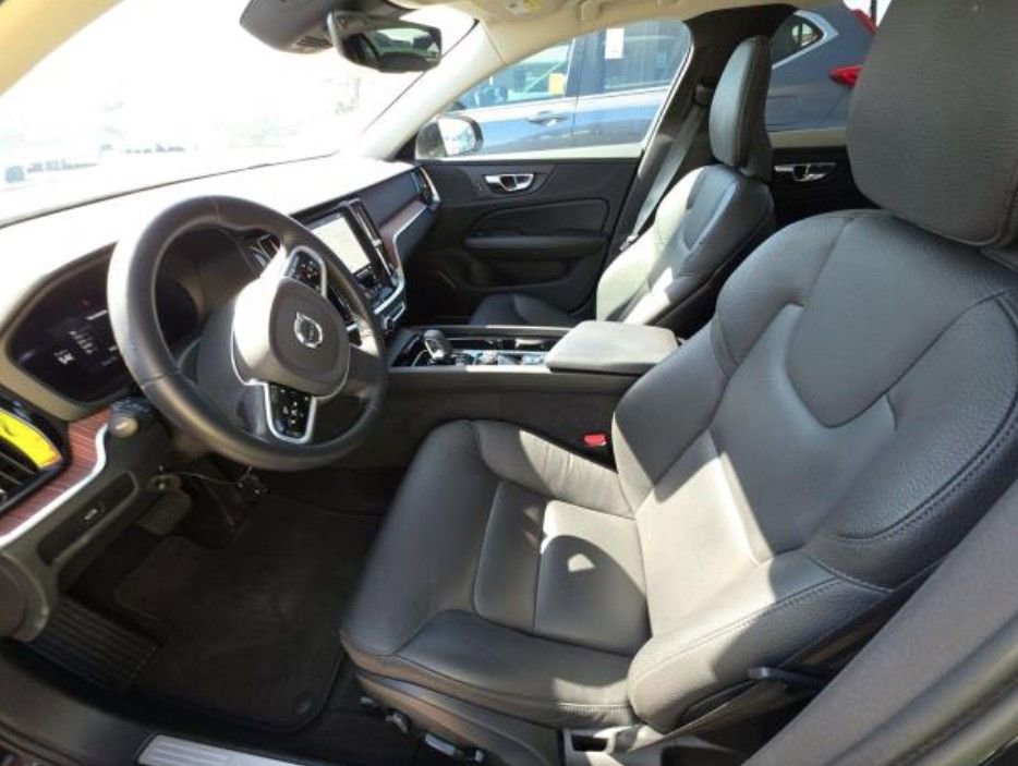 Used 2025 Volvo V60 B5 Cross Country Plus AWD/4WD image 4