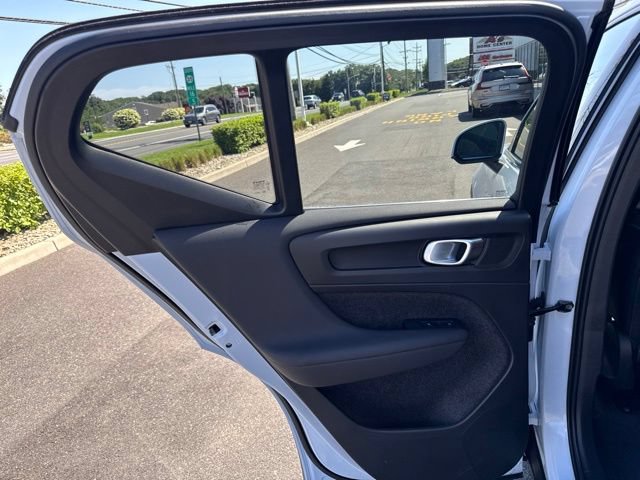 Certified 2025 Volvo XC40 B5 Core AWD/4WD image 16