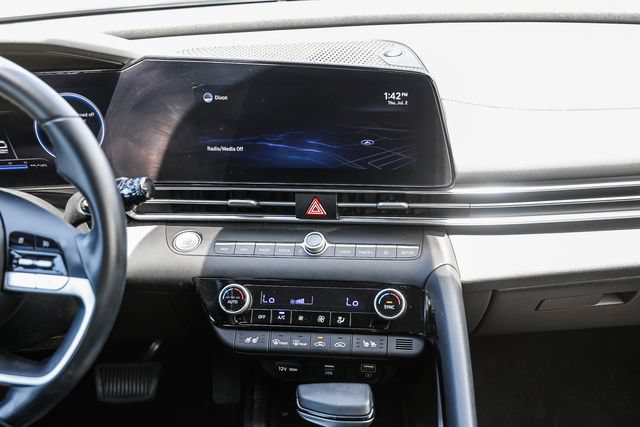 Certified 2022 Hyundai Elantra Limited FWD image 13