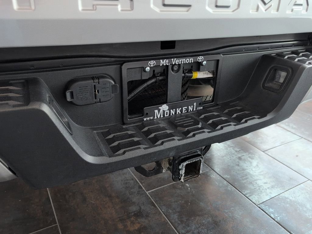 Used 2022 Toyota Tacoma SR5 w/ Technology Package RWD image 7