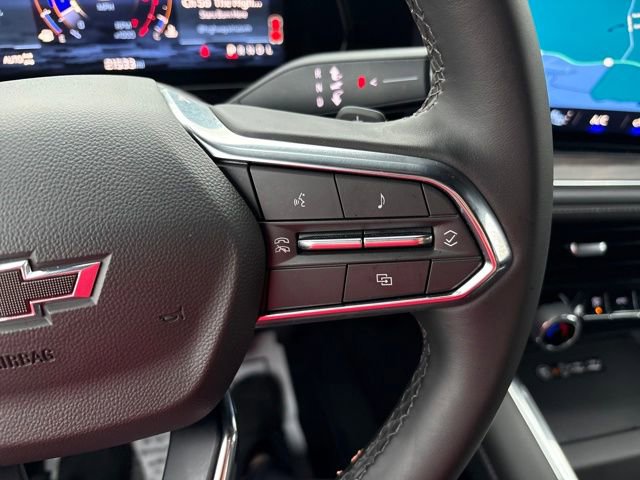 Used 2025 Chevrolet Suburban Z71 image 14