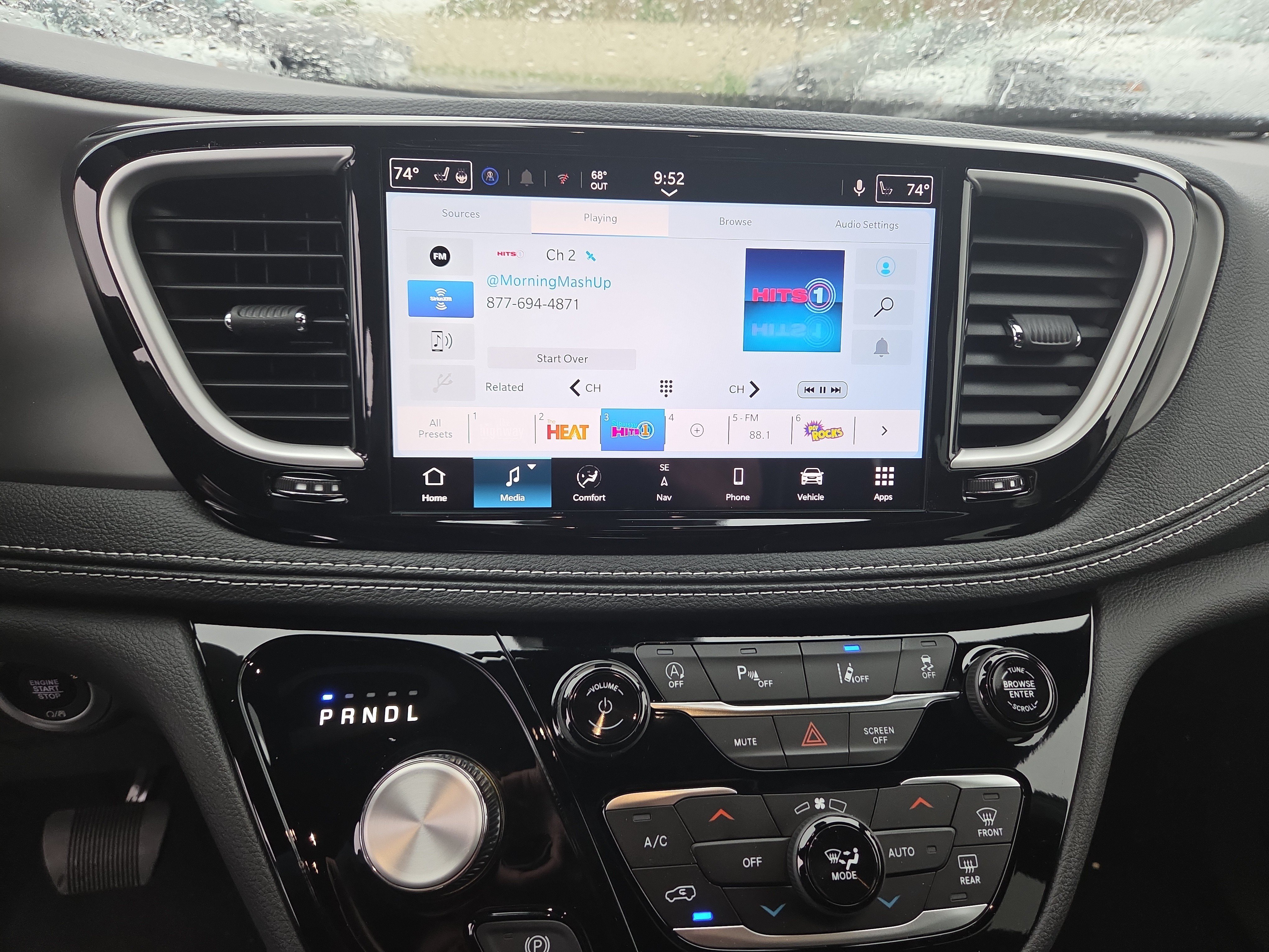 New 2027 Chrysler Pacifica Limited AWD/4WD image 6