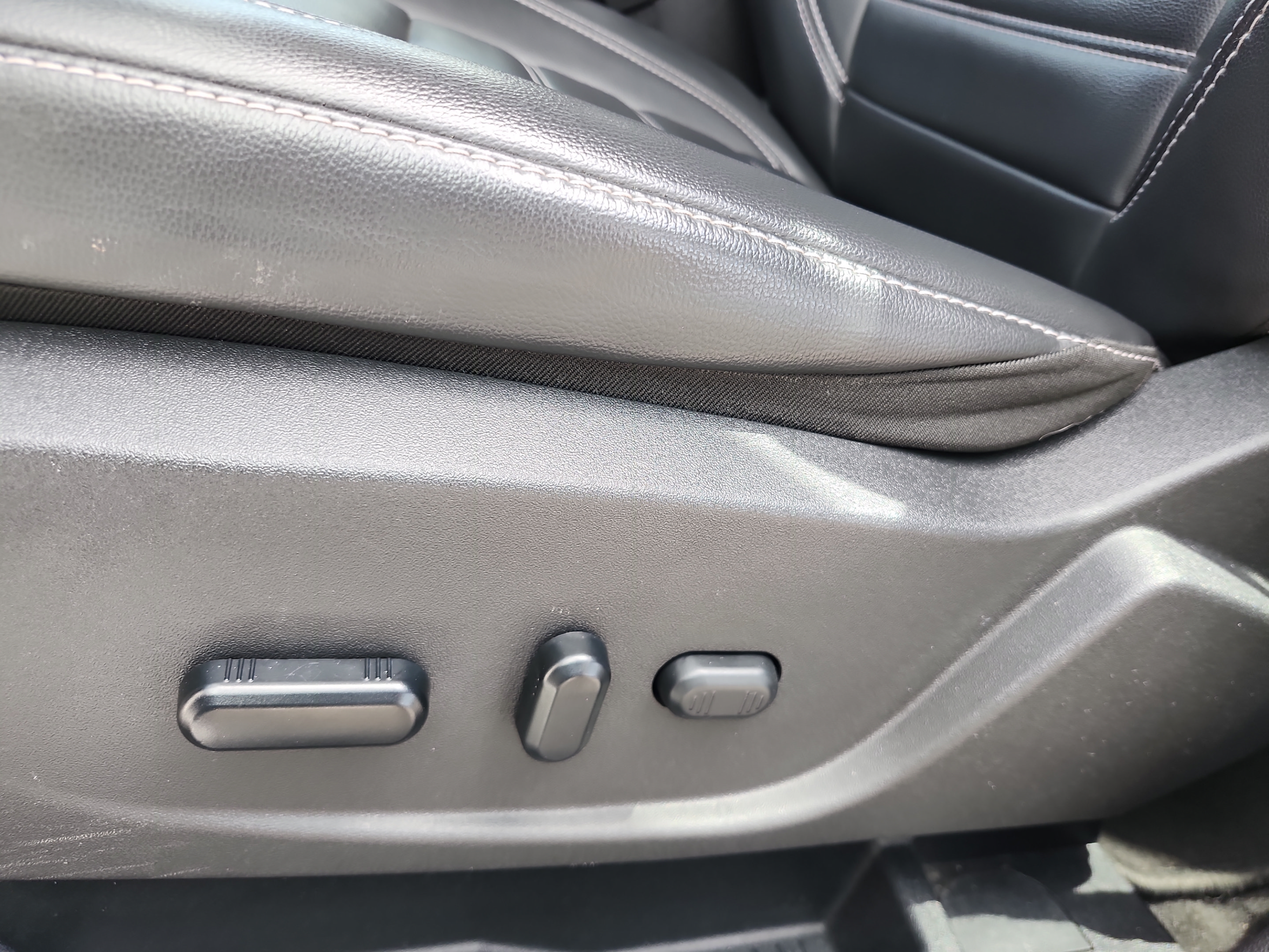 Used 2019 Ford Escape SEL FWD image 14