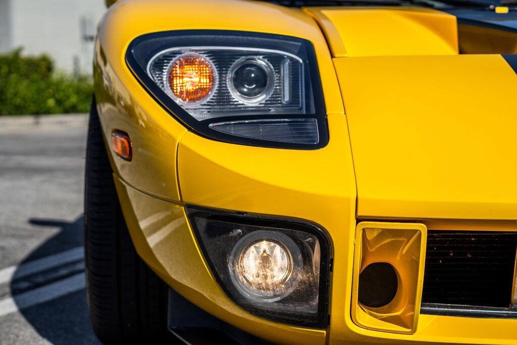Used 2006 Ford GT RWD image 33
