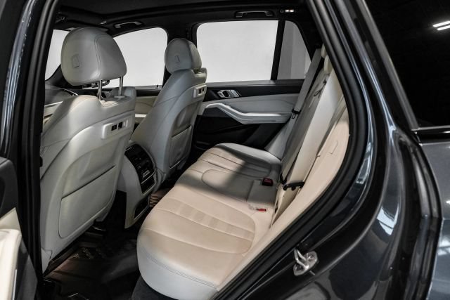 Used 2022 BMW X5 xDrive40i w/ M Sport Package AWD/4WD image 36