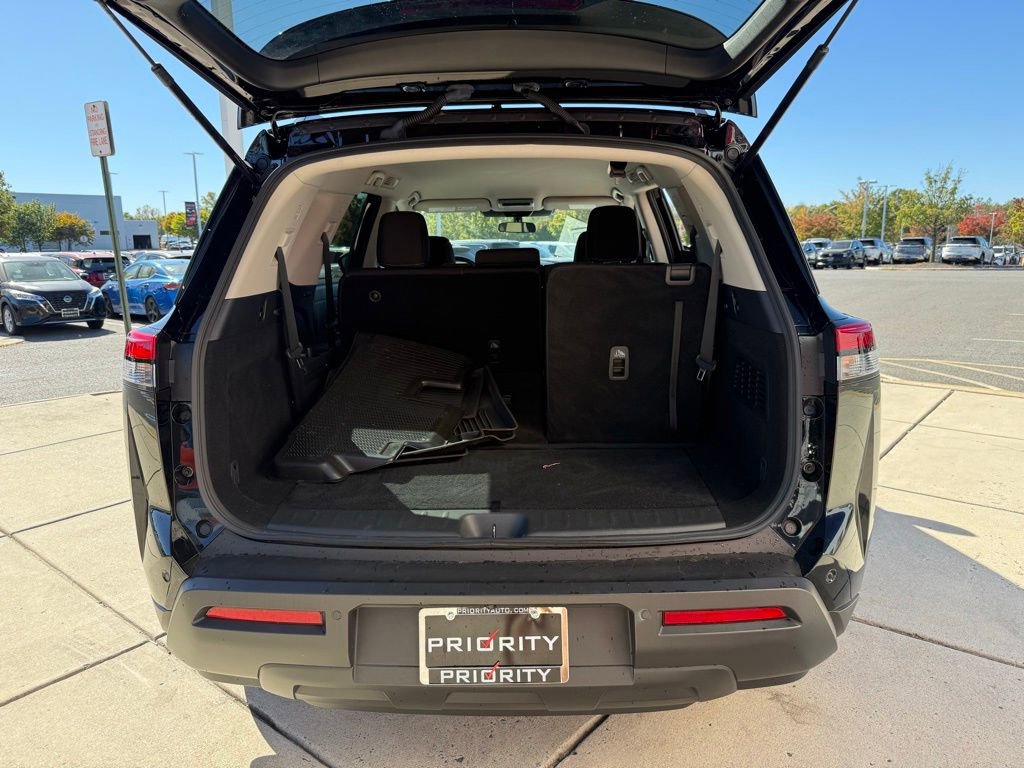 Certified 2024 Nissan Pathfinder SV image 25