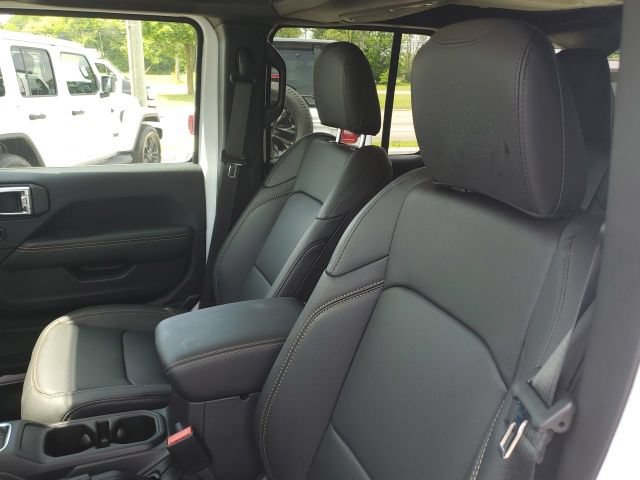New 2026 Jeep Wrangler Unlimited Sahara w/ Safety Group AWD/4WD image 4