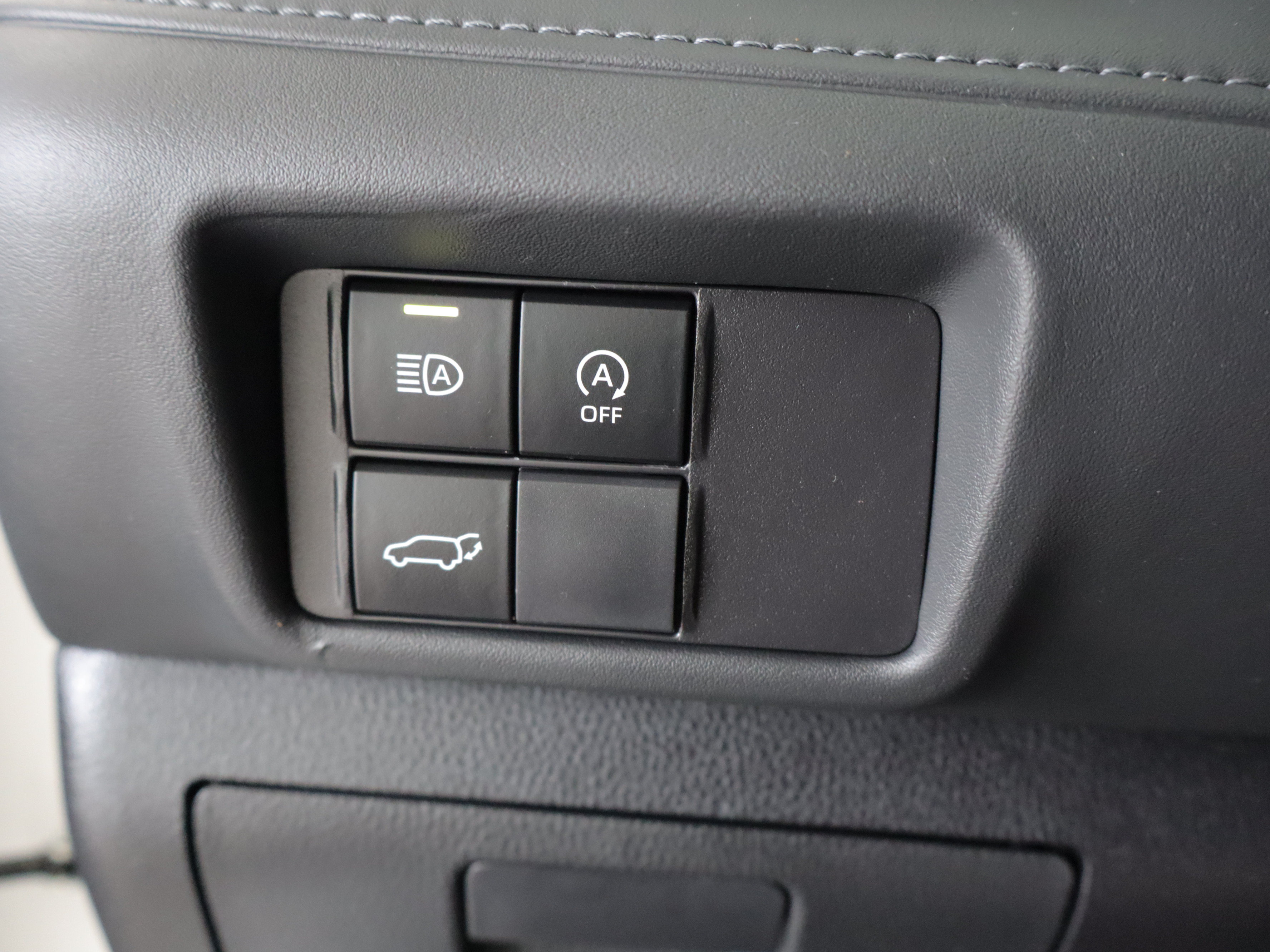 Used 2023 Toyota Highlander XLE AWD/4WD image 18