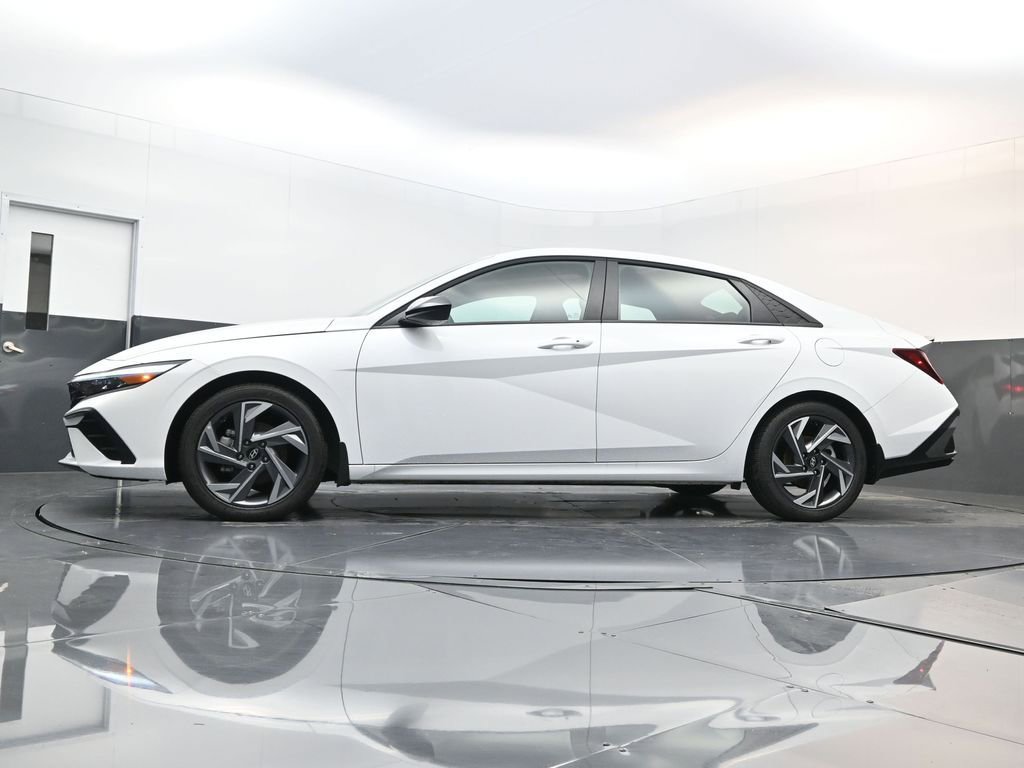 Used 2025 Hyundai Elantra Sport image 19