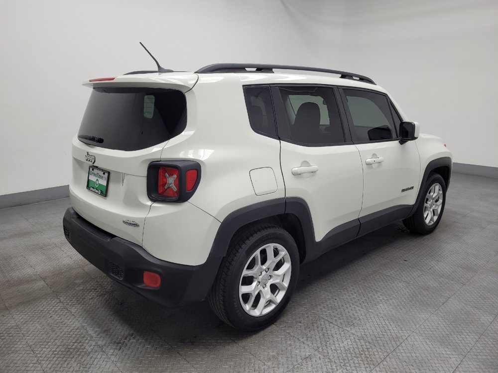 Used 2017 Jeep Renegade Latitude FWD image 10