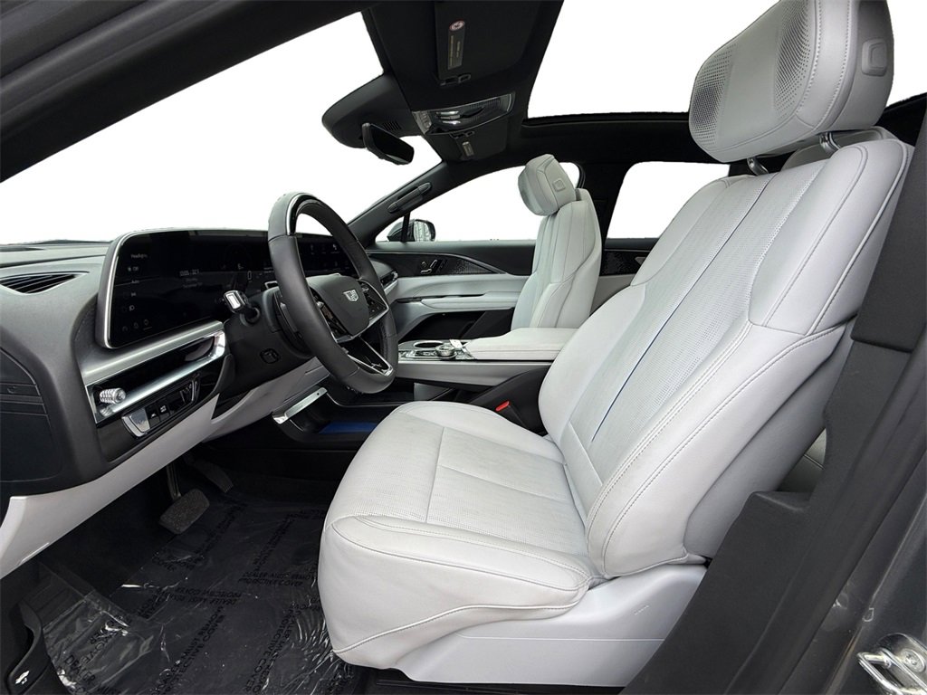 Used 2023 Cadillac Lyriq 2WD image 11