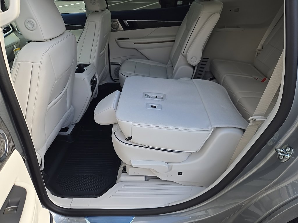 New 2026 Buick Enclave Avenir w/ Super Cruise Package AWD/4WD image 58