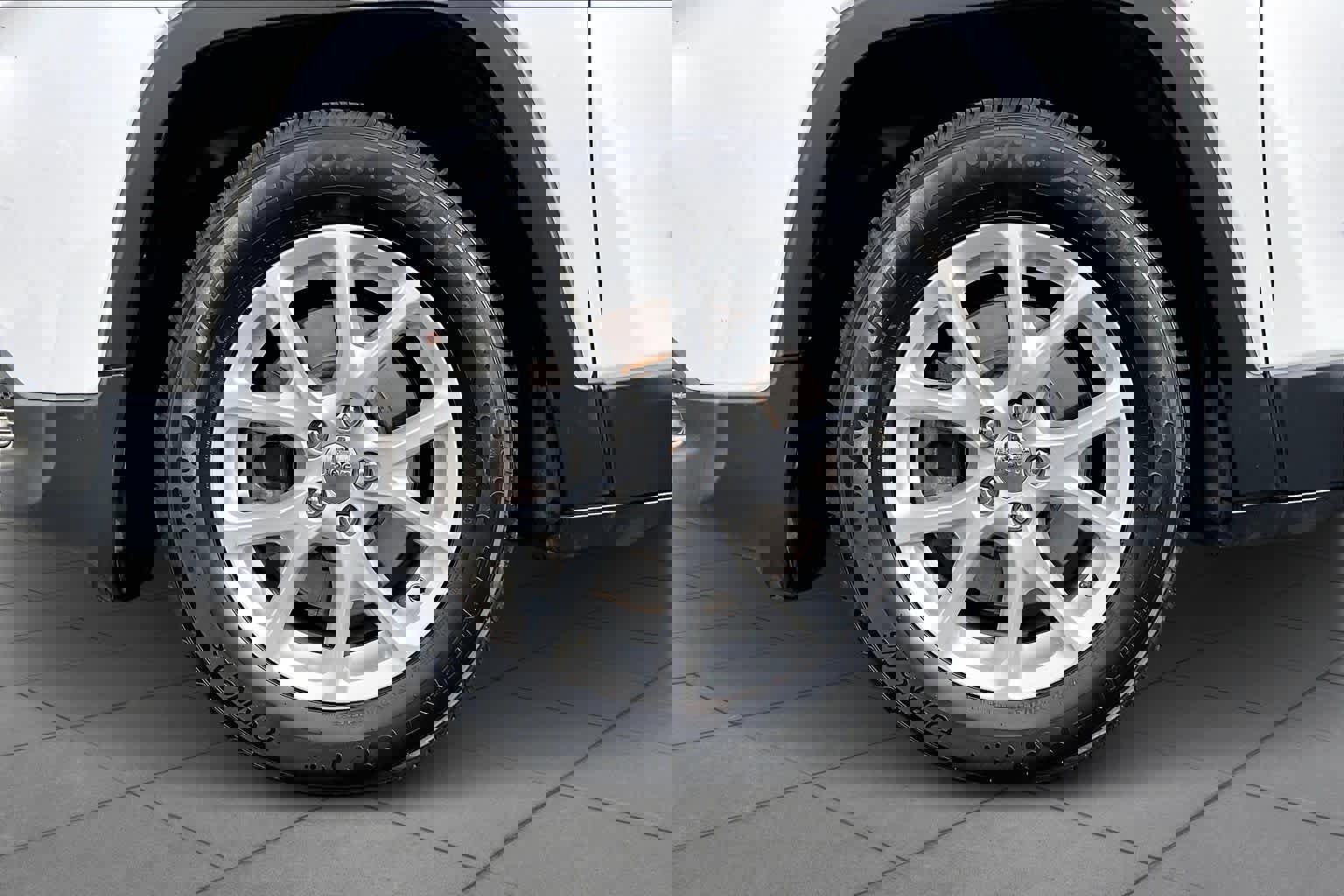 Used 2016 Jeep Cherokee Sport image 10