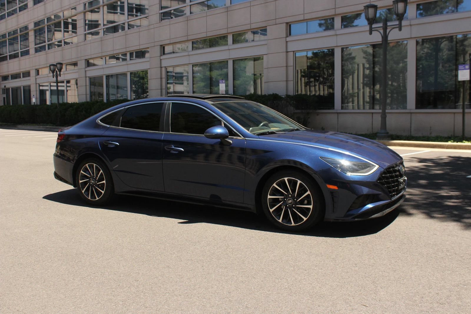 Used 2020 Hyundai Sonata Limited FWD image 2