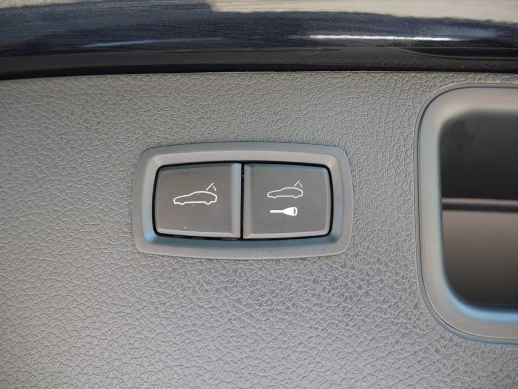 Certified 2023 Porsche Macan S AWD/4WD image 22