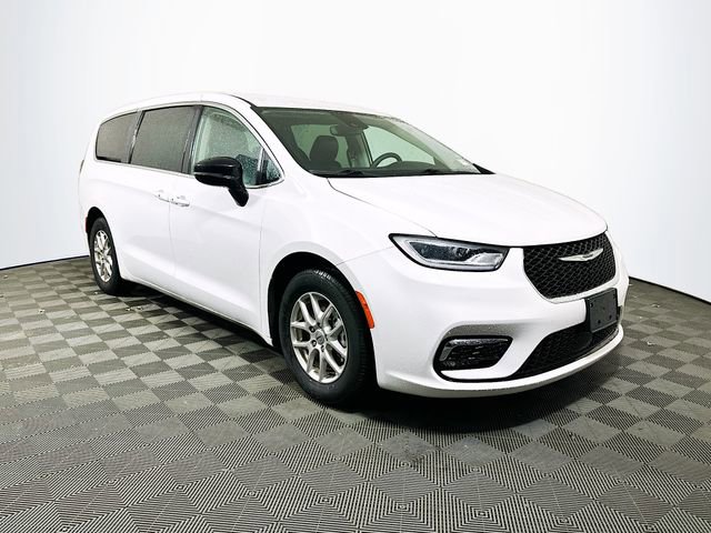 Used 2024 Chrysler Pacifica Touring-L image 1
