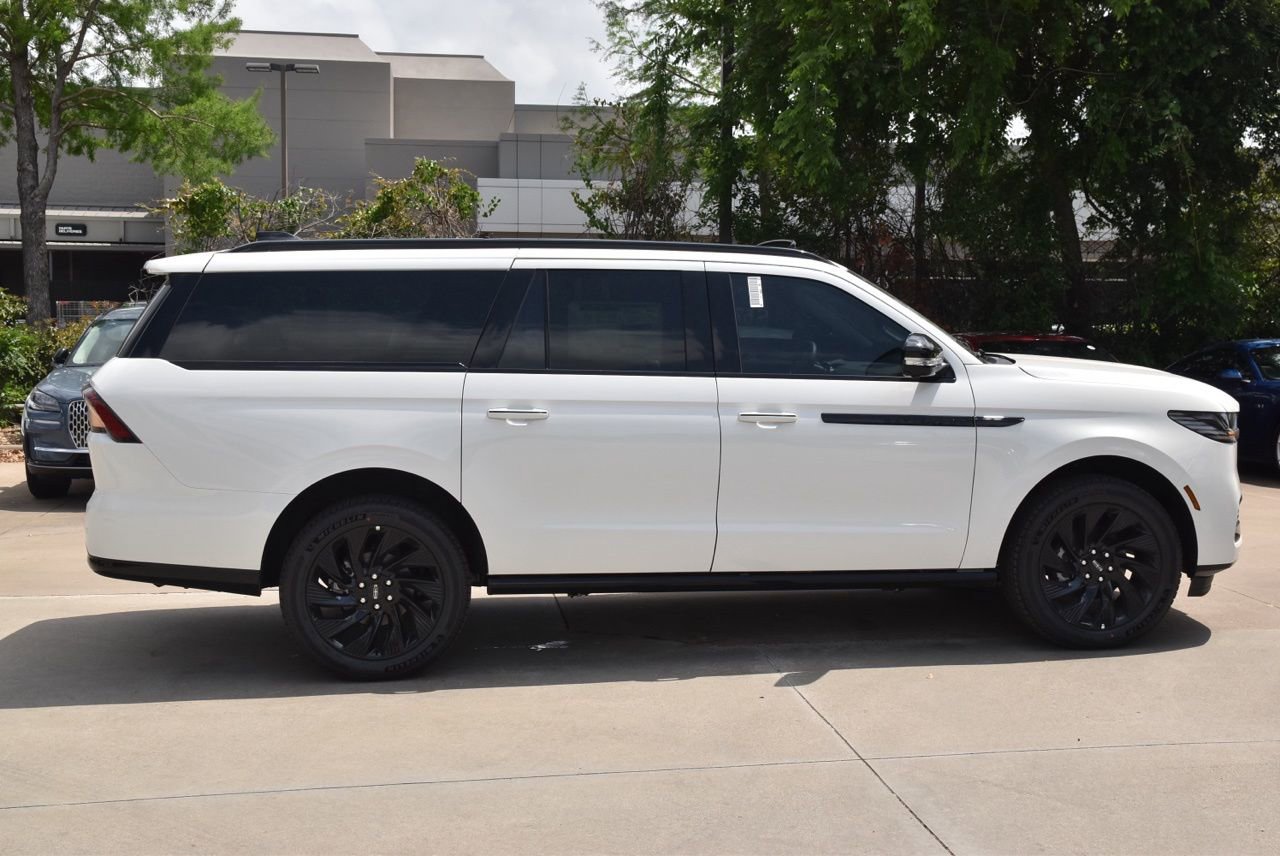 New 2026 Lincoln Navigator L Reserve w/ Jet Appearance Package AWD/4WD image 5