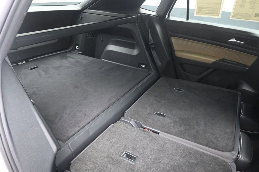 Used 2021 Volkswagen Atlas Cross Sport SE FWD image 26