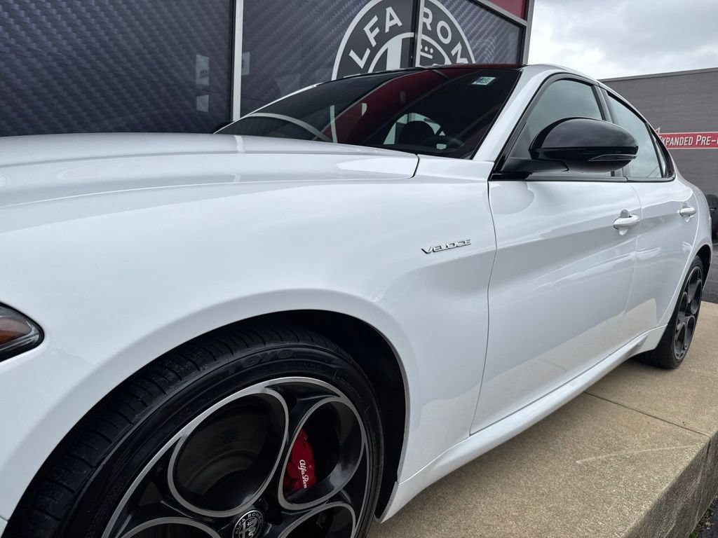 Used 2023 Alfa Romeo Giulia Veloce AWD/4WD image 17