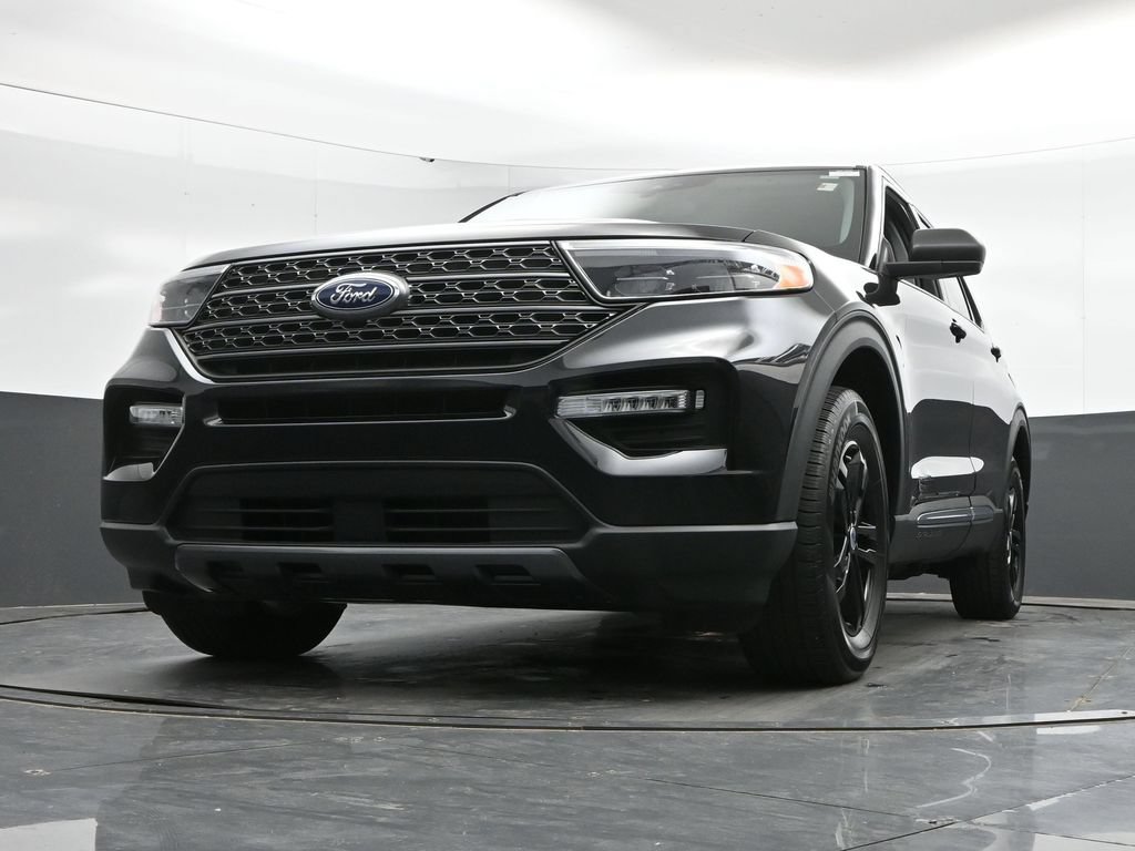 Used 2023 Ford Explorer XLT w/ Equipment Group 202A AWD/4WD image 44