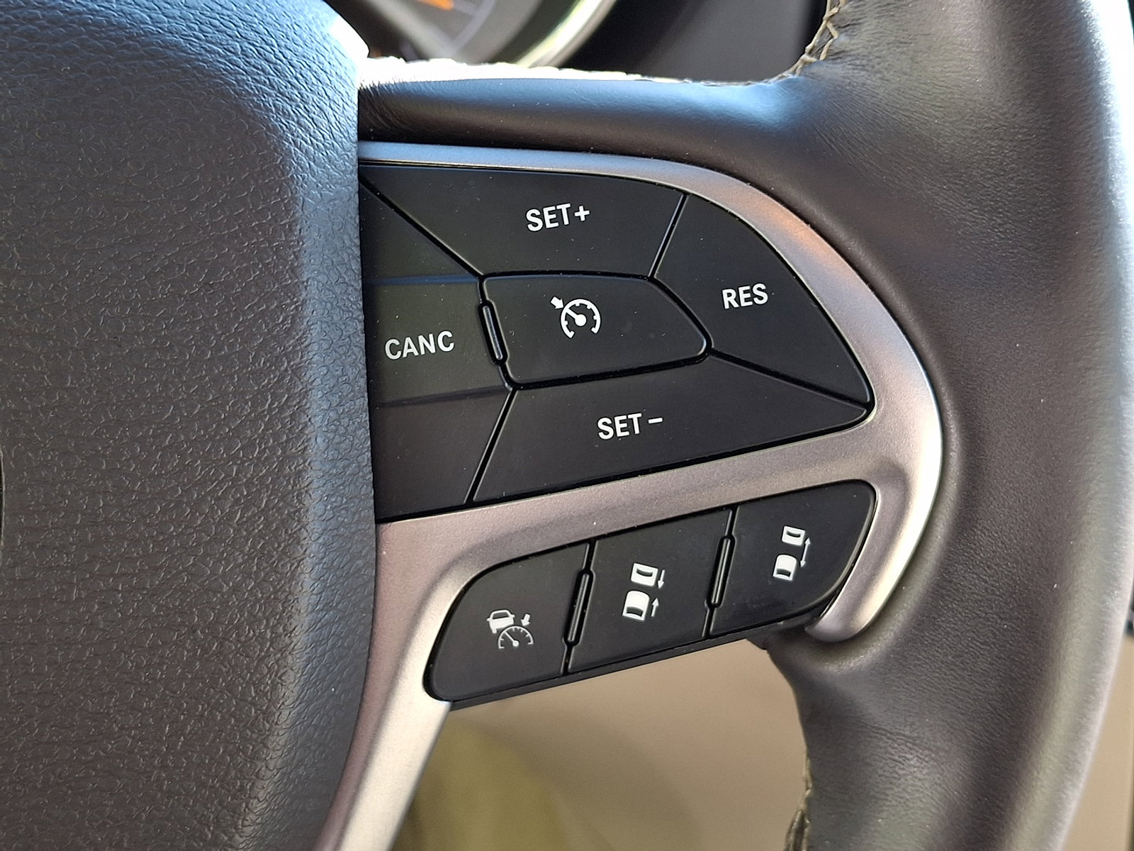 Used 2021 Jeep Grand Cherokee Overland image 24