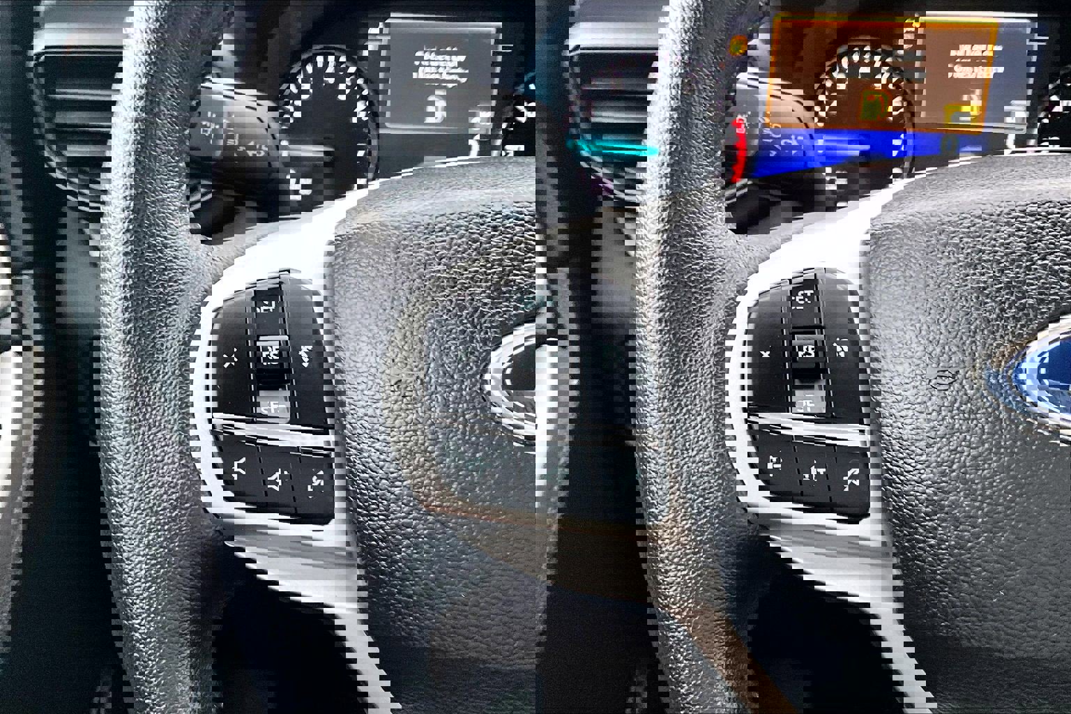 Used 2024 Ford Explorer XLT image 18