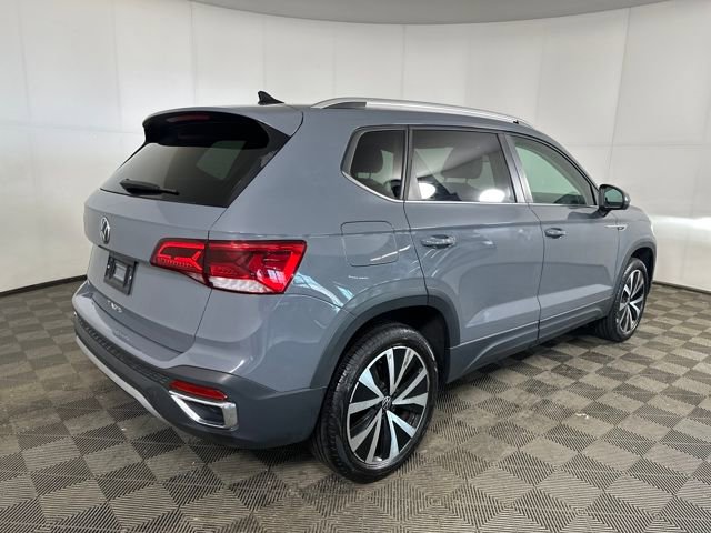 Used 2024 Volkswagen Taos SE image 3