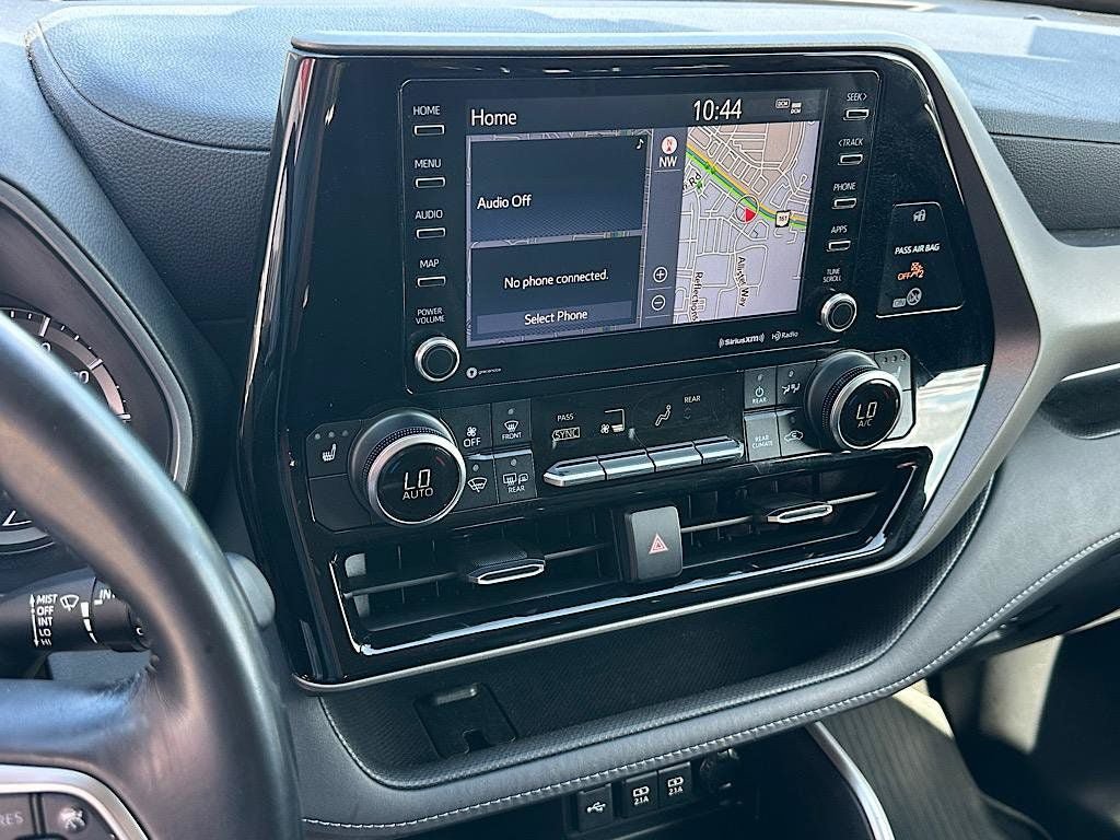 Certified 2020 Toyota Highlander XLE AWD/4WD image 25