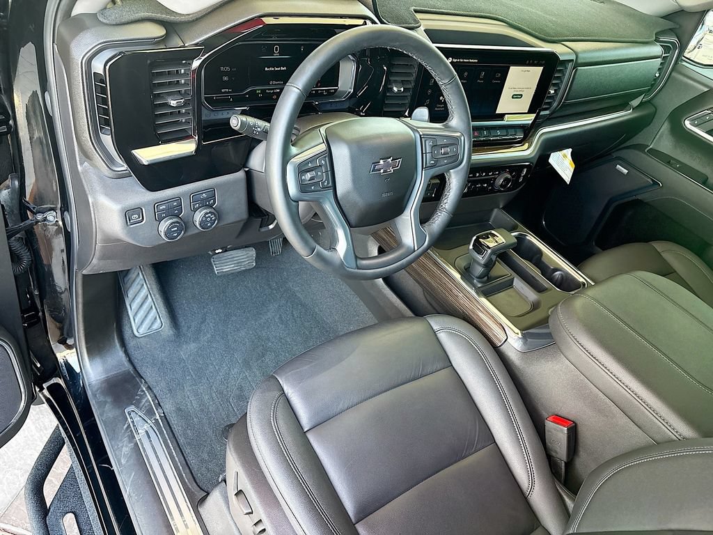 Used 2025 Chevrolet Silverado 1500 LT Trail Boss w/ Convenience Package II AWD/4WD image 9