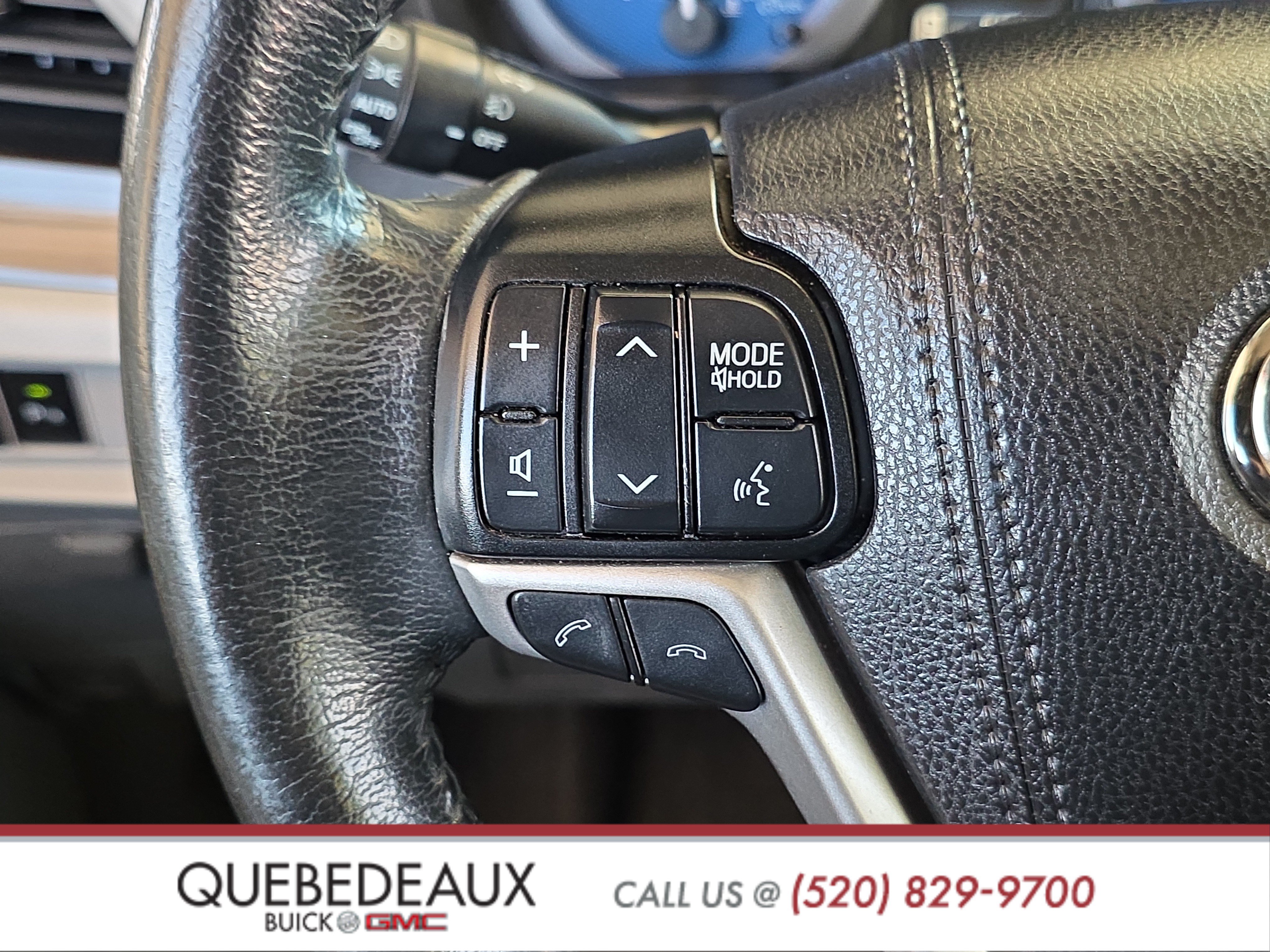 Used 2020 Toyota Sienna XLE w/ XLE Navigation Package FWD image 17
