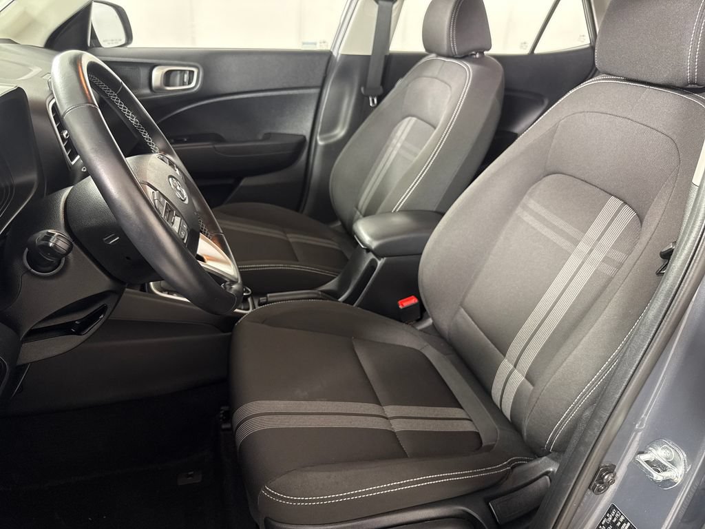 Used 2023 Hyundai Venue SEL FWD image 13