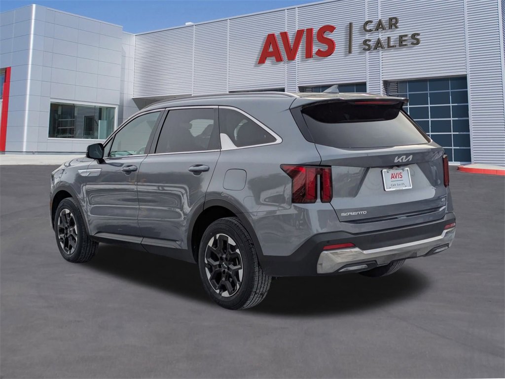 Used 2024 Kia Sorento S image 3