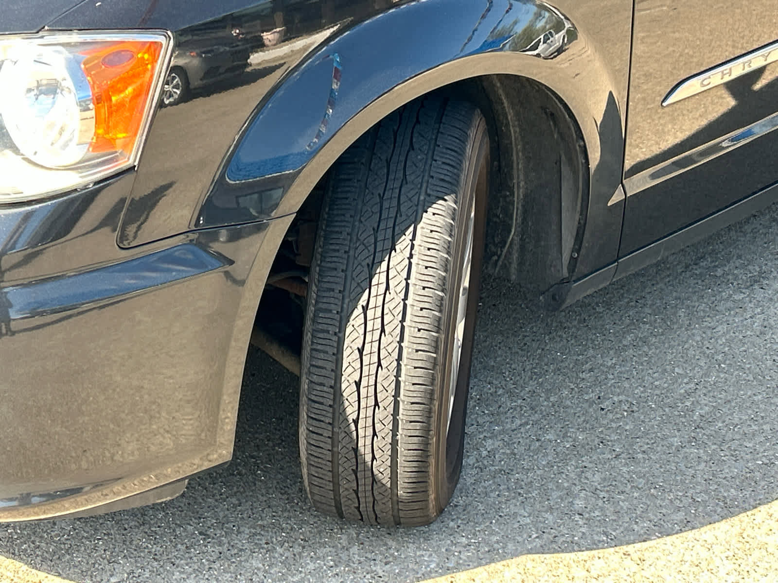 Used 2015 Chrysler Town & Country Touring FWD image 41