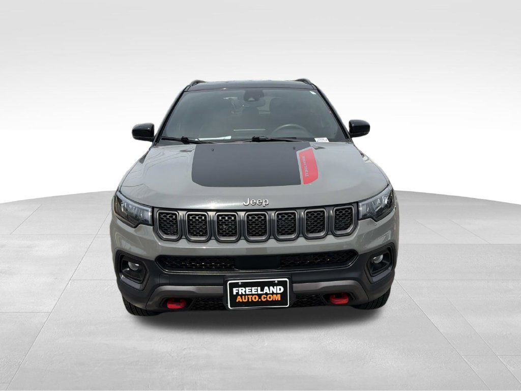 Used 2024 Jeep Compass Trailhawk AWD/4WD image 8