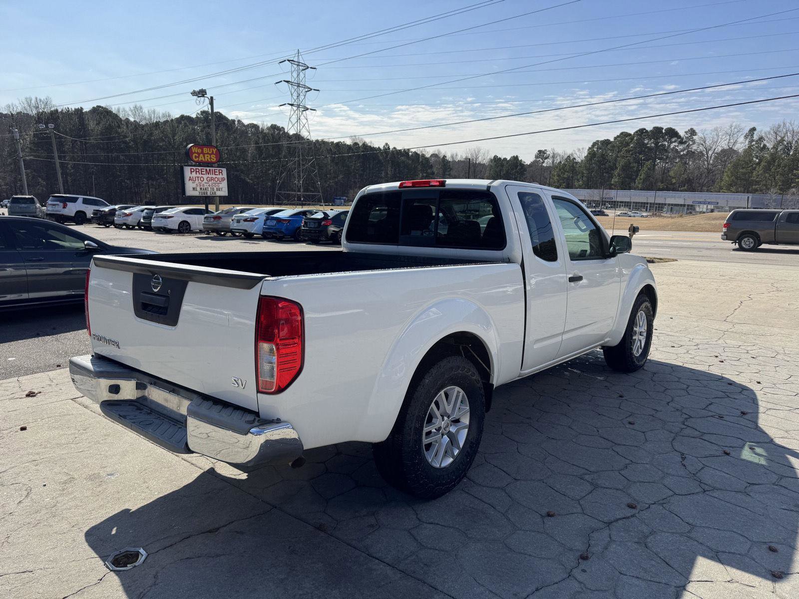 Used 2016 Nissan Frontier SV image 9