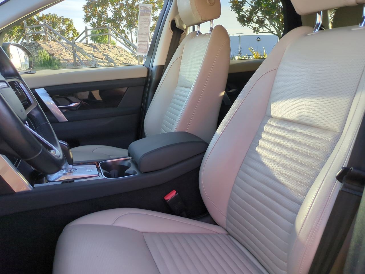 Used 2022 Land Rover Discovery Sport SE image 20