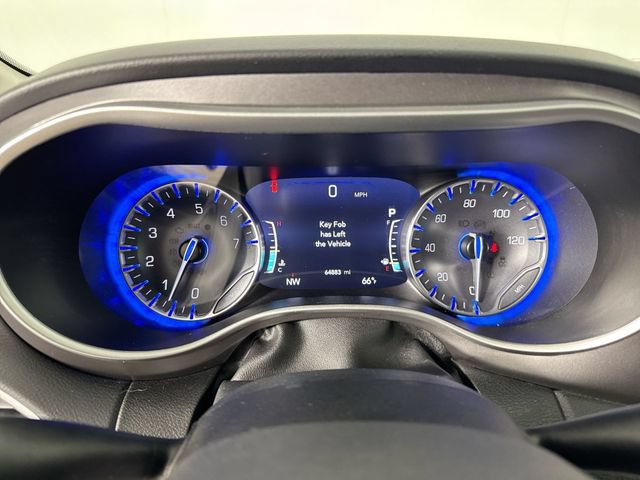 Used 2023 Chrysler Pacifica Touring-L FWD image 16