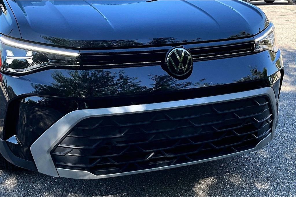 Certified 2025 Volkswagen Taos SE w/ Panoramic Sunroof Package image 11