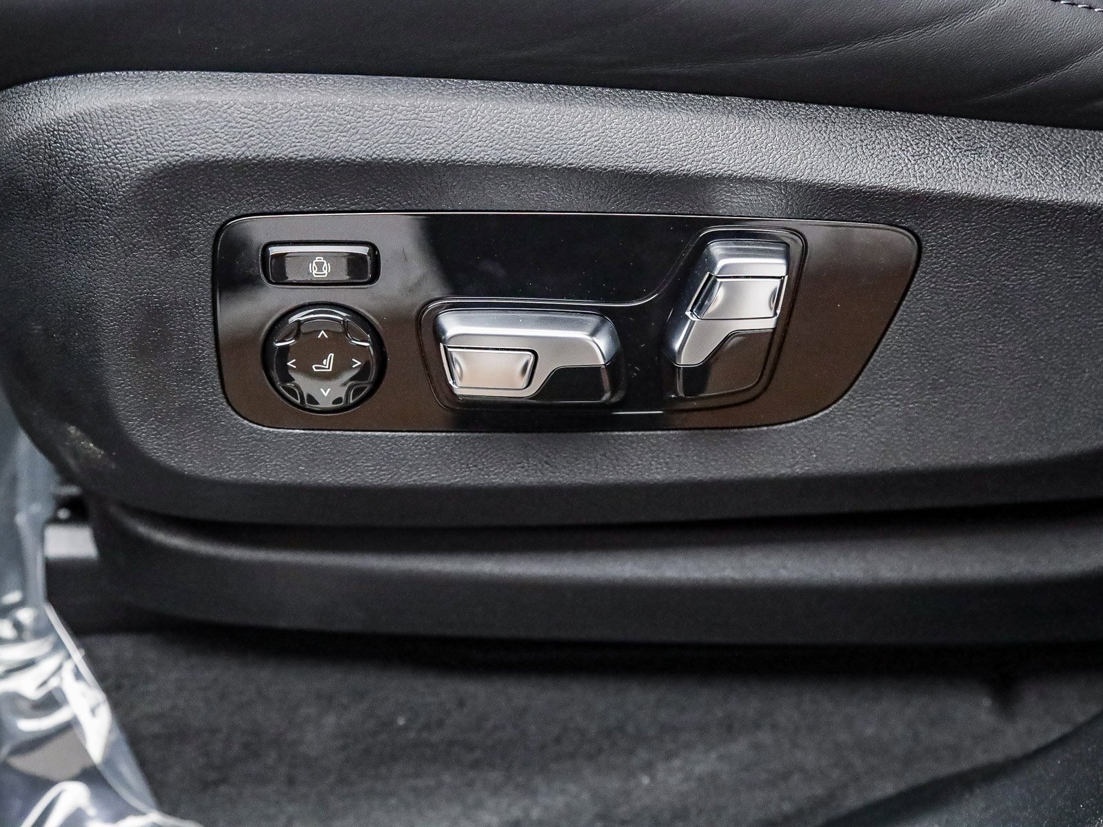 New 2026 BMW X5 M Competition w/ Executive Package image 22