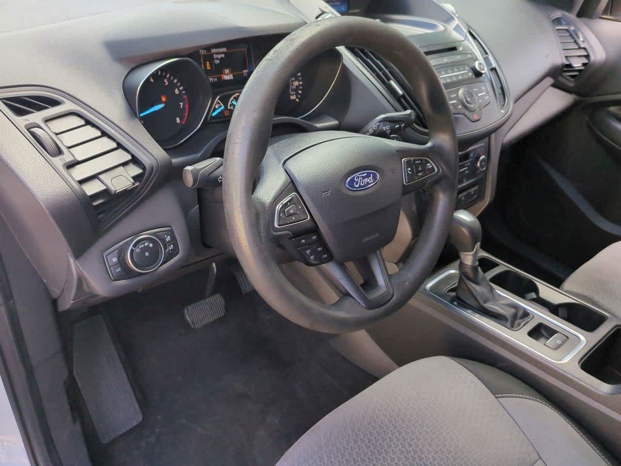 Used 2017 Ford Escape SE AWD/4WD image 2