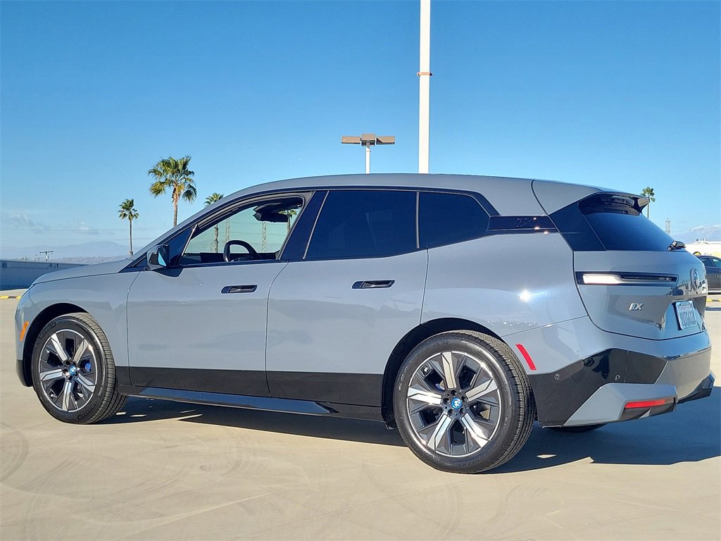 Used 2023 BMW iX xDrive50 image 3