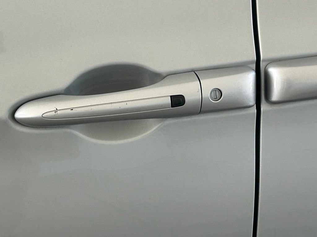 Used 2024 Chrysler Pacifica Touring-L FWD image 14